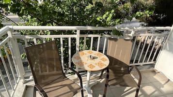Room, 1 Bedroom, Smoking, Balcony | Property grounds