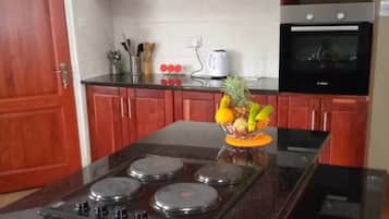 Villa, 3 habitaciones, para fumadores, Terraza | Cocina privada | Refrigerador, microondas, lavavajillas y tetera eléctrica