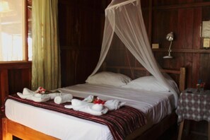 1 bedroom, WiFi - Triple Basic Room With Shared Areas and Shared Bathroom (Drake Bay)