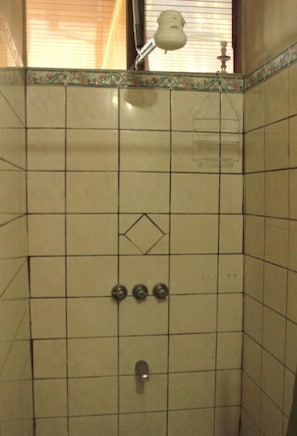 Shared Dormitory, 1 Bedroom, Terrace | Kemudahan bilik mandi