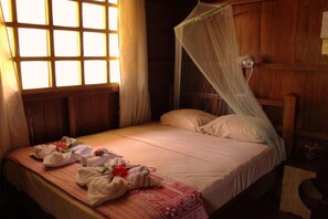 1 bedroom, WiFi - Las Ballenas Quadruple Room With Double and Bunk bed (Drake Bay)