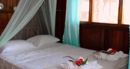 Double Room With Bathroom and Partial View to the Beach