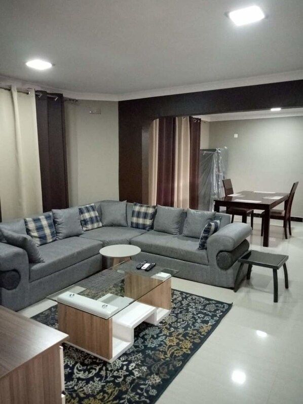 Huoneisto, 4 makuuhuonetta, näköala puutarhaan | Oleskelualue