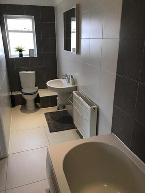 아파트, 침실 2개 | 욕실