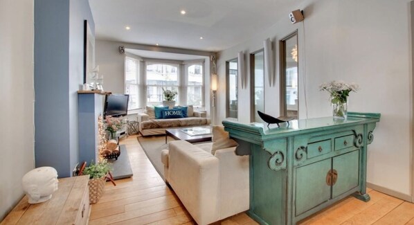 House, 5 Bedrooms, Balcony, City View | Lounge - A Large, Beautifully Styled Home in Brighton Sleeps12 (Brighton)