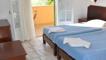 Apartment, 1 Bedroom, Smoking, Balcony | 1 bedroom, iron/ironing board, bed sheets