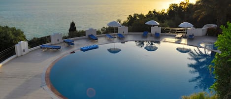 Apartment, 1 Bedroom, Smoking, Balcony | BBQ/picnic area