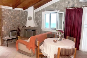 Apartment, 2 Bedrooms, Smoking, Balcony | Living room