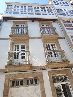 Property entrance - The Vertical House, With Terrace In Historical Centre (A Coruña)
