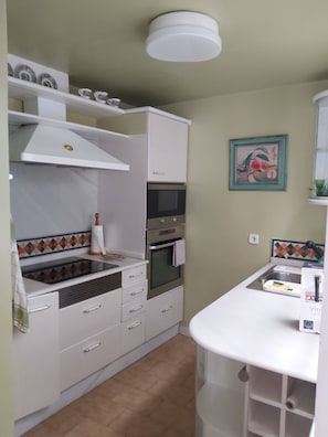 Private kitchen - The Vertical House, With Terrace In Historical Centre (A Coruña)
