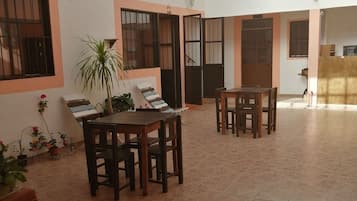 Room, 1 Bedroom | Dining