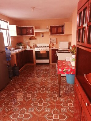 Room, 1 Bedroom | Private kitchen