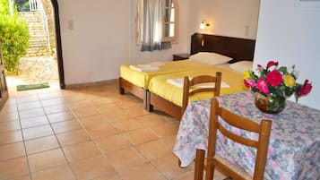 Apartment, 1 Bedroom, Smoking, Balcony | Dining