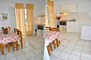 Appartement, 2 chambres, fumeurs, balcon | Restauration