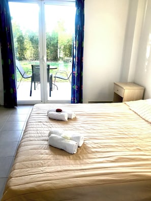 Habitación, 1 habitación, para fumadores, alberca privada | 1 habitación y ropa de cama 