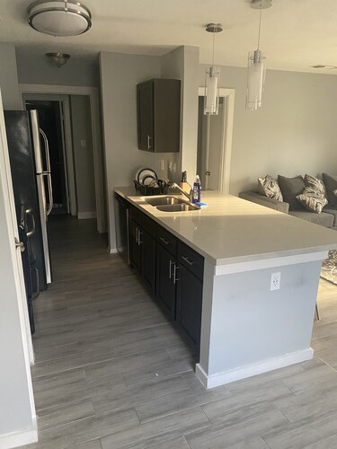 Quiet 1BR Condo Near Downtown