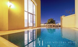 Outdoor pool - LUX Holiday Home - Frond E 1 (Dubai)