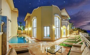 Outdoor pool - LUX Holiday Home - Frond E 1 (Dubai)