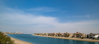 LUX Holiday Home - Frond E 1