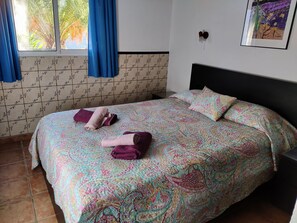 2 bedrooms, iron/ironing board, travel crib, free WiFi - Bungalow for 6 persons, pool, sea view, sandy beaches in Torre del Mar (Arenas, Málaga)