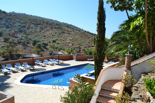 Bungalow for 6 persons, pool, AC, sea view, sand beaches in Torre del Mar