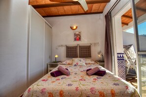 3 bedrooms, iron/ironing board, WiFi, bed sheets - Bungalow for 6 persons, pool, AC, sea view, sand beaches in Torre del Mar (Arenas, Málaga)