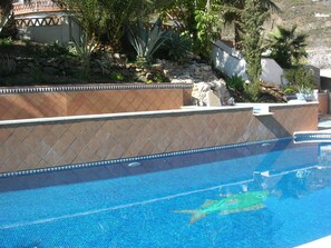 Outdoor pool, sun loungers - Bungalow  2-4 persons, pool, AC,  WIFI, sea view, sand beaches in Torre del Mar (Arenas, Málaga)