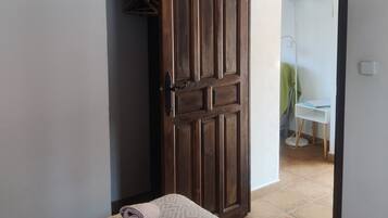 1 chambre, fer et planche à repasser, Wi-Fi gratuit, draps fournis