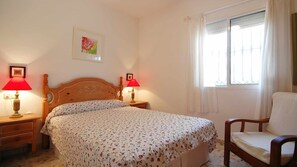 2 makuuhuonetta, silitysrauta/-lauta, ilmainen Wi-Fi, vuodevaatteet