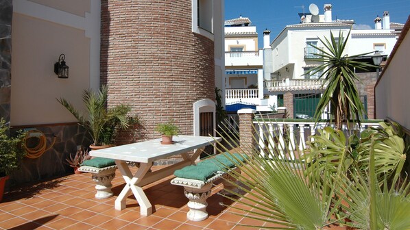 تناول الطعام بالخارج