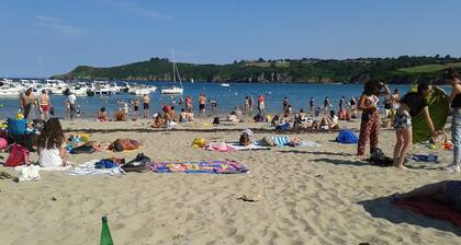 house 6 to 8 people near the sea