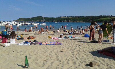 house 6 to 8 people near the sea