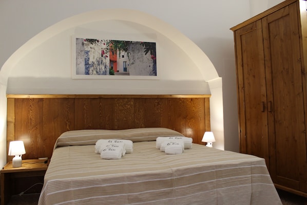 Family Apartment | 2 bedrooms, in-room safe, desk, bed sheets - Appartamento Immerso nel Verde (Sannicola)