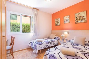 3 chambres, bureau, fer et planche à repasser, Wi-Fi gratuit