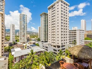 Outdoor dining - Mountain Views w/Kitchenette and A/C - Bamboo Waikīkī Hotel #1004 (Honolulu)