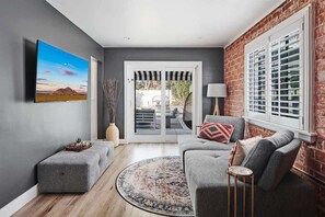 Fernseher, Kamin, Arbeitsbereiche