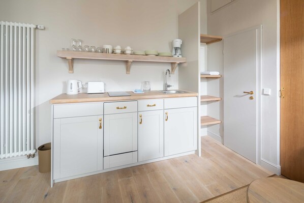 Kühlschrank, Geschirrspüler