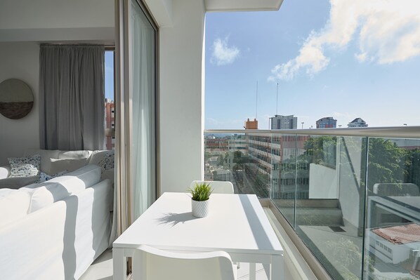 Outdoor dining - Two Brand New Harmony Apts w/Pool & Gym - Same Building 7 (Santo Domingo)