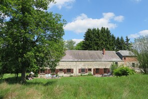 Exterior - New to rental, large vacation home for adventure vacations  (Signy-le-Petit)