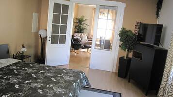 2 Schlafzimmer, Zimmersafe, Bügeleisen/Bügelbrett, Reisekinderbett