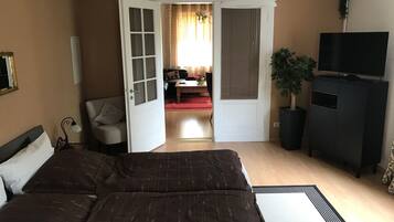 2 bedrooms, in-room safe, iron/ironing board, travel crib