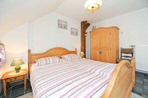 2 bedrooms, travel crib, WiFi, bed sheets