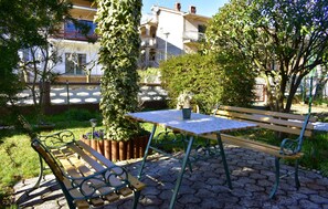 Outdoor dining - Apartment Komunela Umag 3 rooms, for families or groups (Umag)