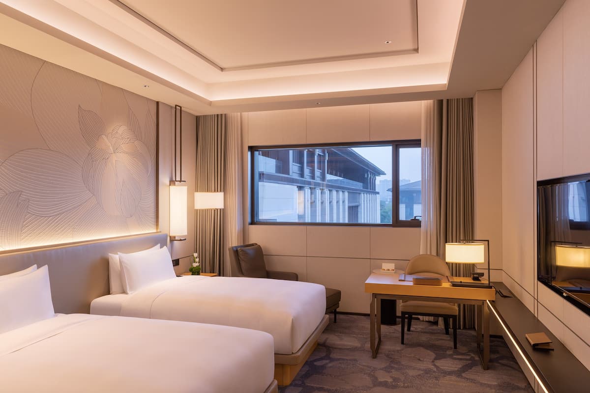 Classic Room | 1 bedroom, premium bedding, down comforters, minibar