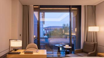 1 bedroom, premium bedding, down duvets, minibar