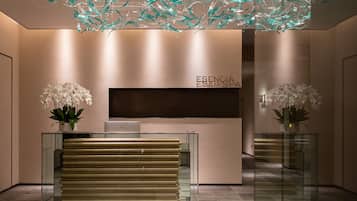 Espace de soins pour les couples, bain Ă remous, soins corporels