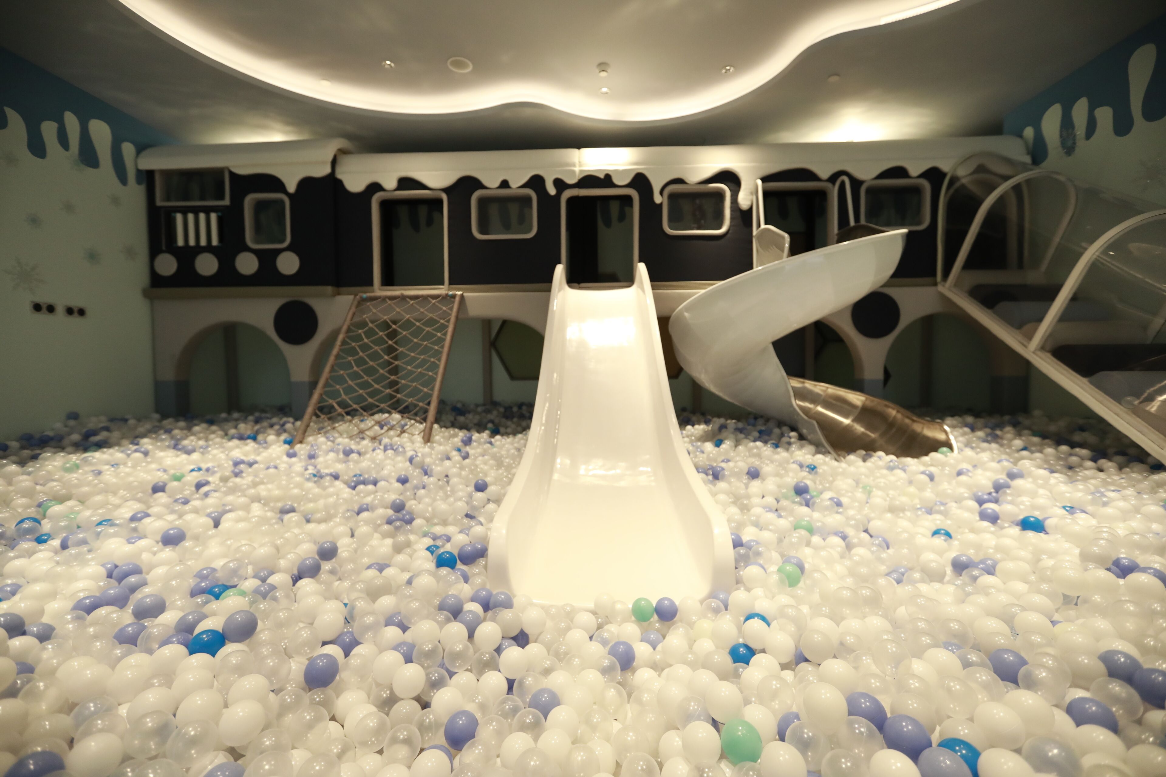 어린이 놀이 공간 - 실내