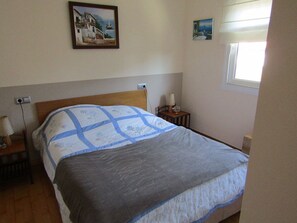 3 bedrooms, travel crib, free WiFi, bed sheets