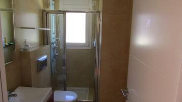 Bathtub, hair dryer, bidet, towels