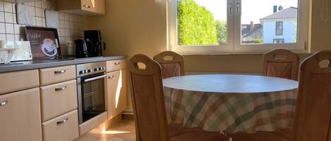 Réfrigérateur, un four